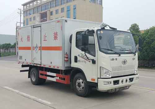 HCQ5040XZWCA6型雜項危險物品廂式運輸車1.jpg